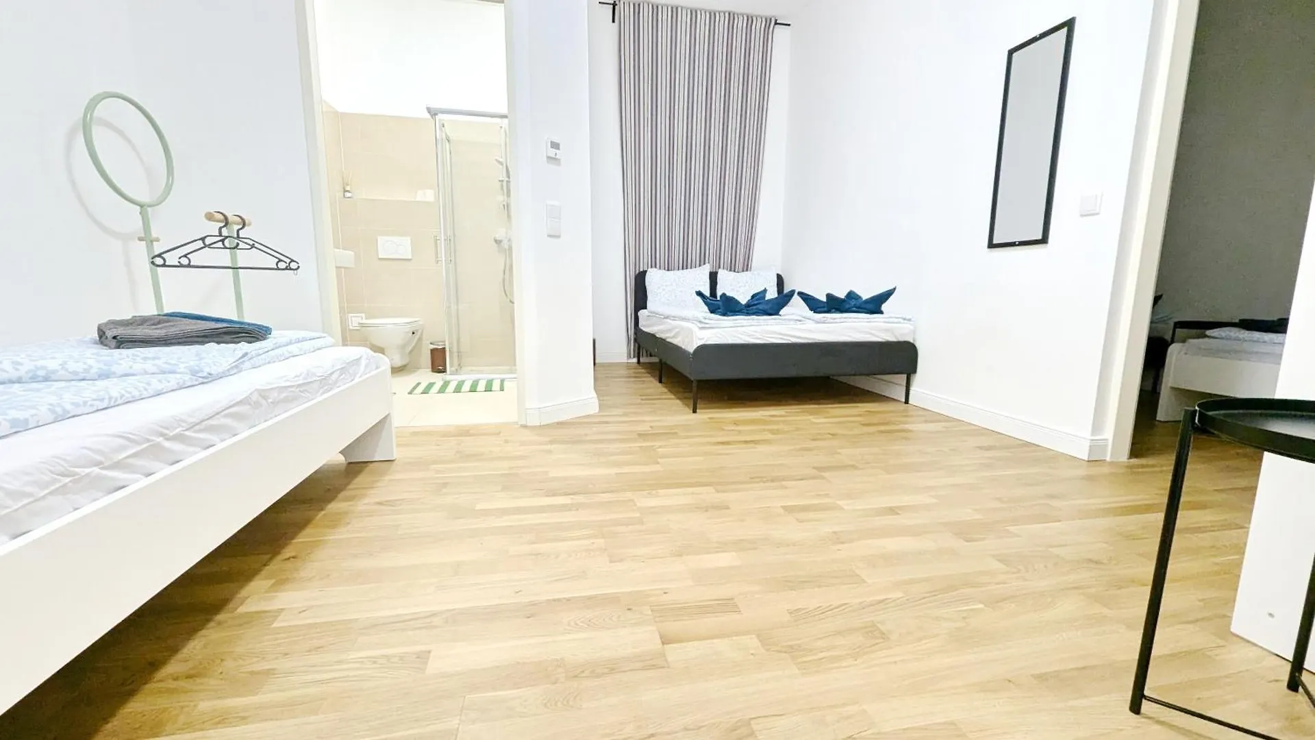 Spacious Apartment In A Lively Area Vienna