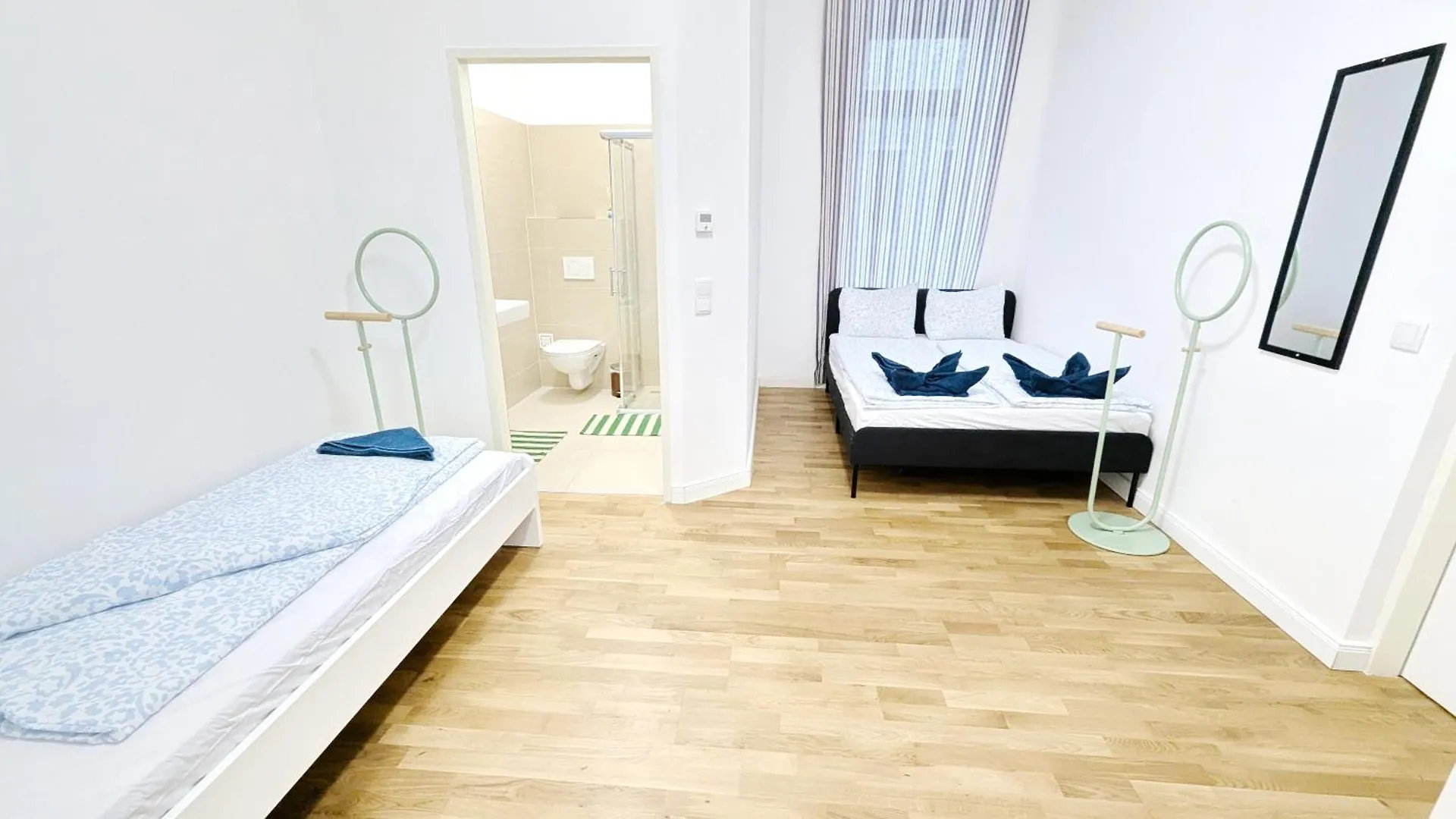 Spacious Apartment In A Lively Area Vienna