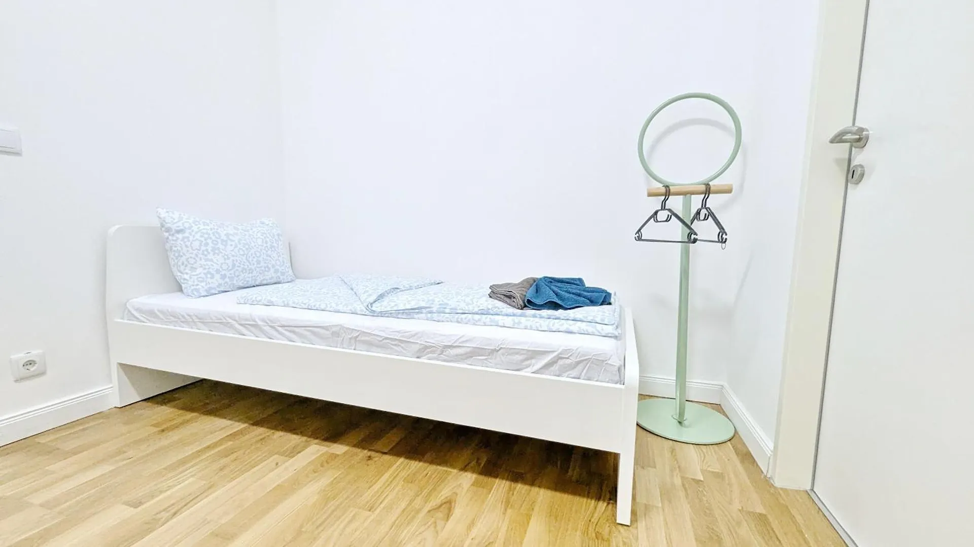 Spacious Apartment In A Lively Area Vienna